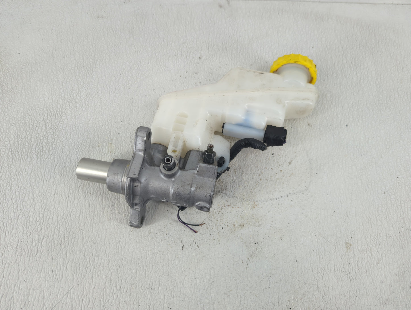 2022-2022 Nissan Sentra Brake Master Cylinder 1221031 - Oemusedautoparts1.com