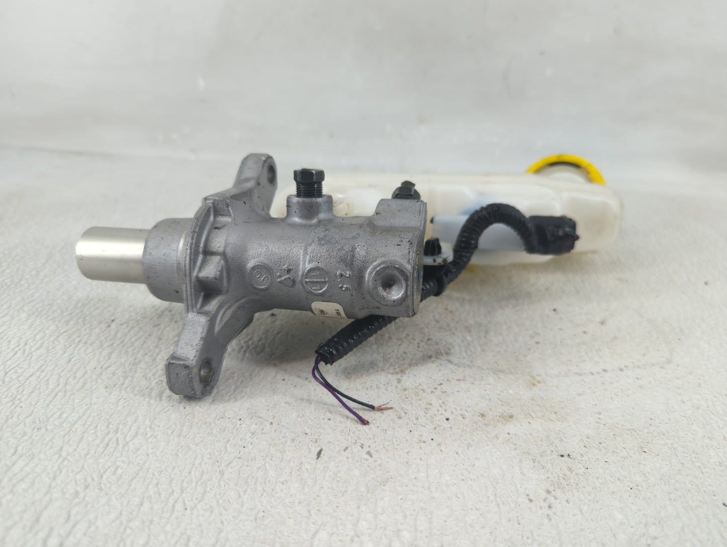 2022-2022 Nissan Sentra Brake Master Cylinder 1221031 - Oemusedautoparts1.com