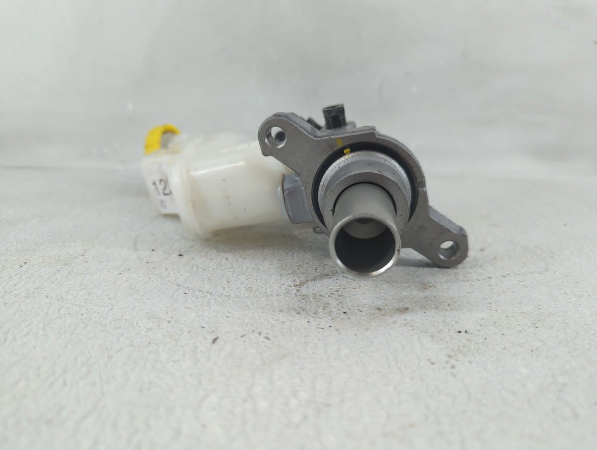 2022-2022 Nissan Sentra Brake Master Cylinder 1221031 - Oemusedautoparts1.com