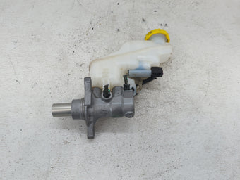 compare product 2022-2022 Nissan Sentra Brake Master Cylinder 1422977