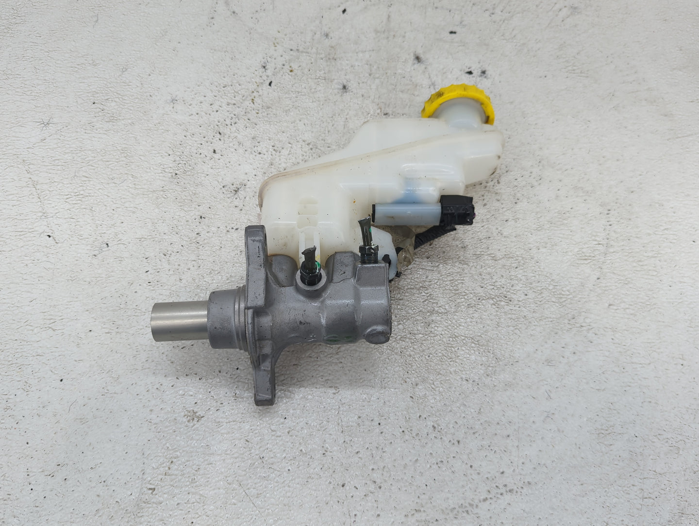2022-2022 Nissan Sentra Brake Master Cylinder - Oemusedautoparts1.com