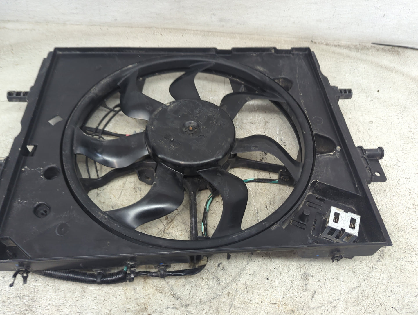 2020-2022 Nissan Sentra Electric Radiator Cooling Fan Motor Assembly P/N:FMS 878757 21481-4L900 Fits Fits 2020 2021 2022 OEM