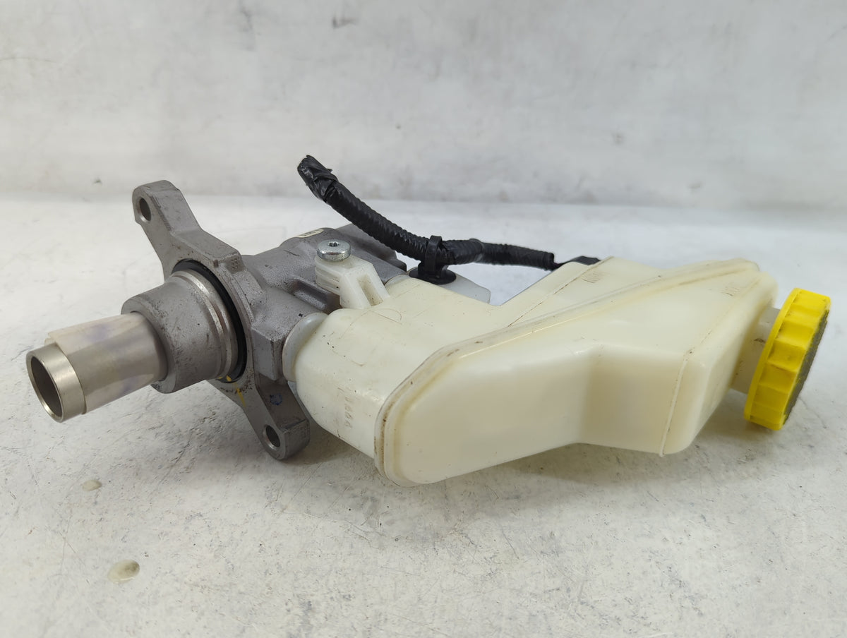 2022-2022 Nissan Sentra Brake Master Cylinder 1498763 - Oemusedautoparts1.com