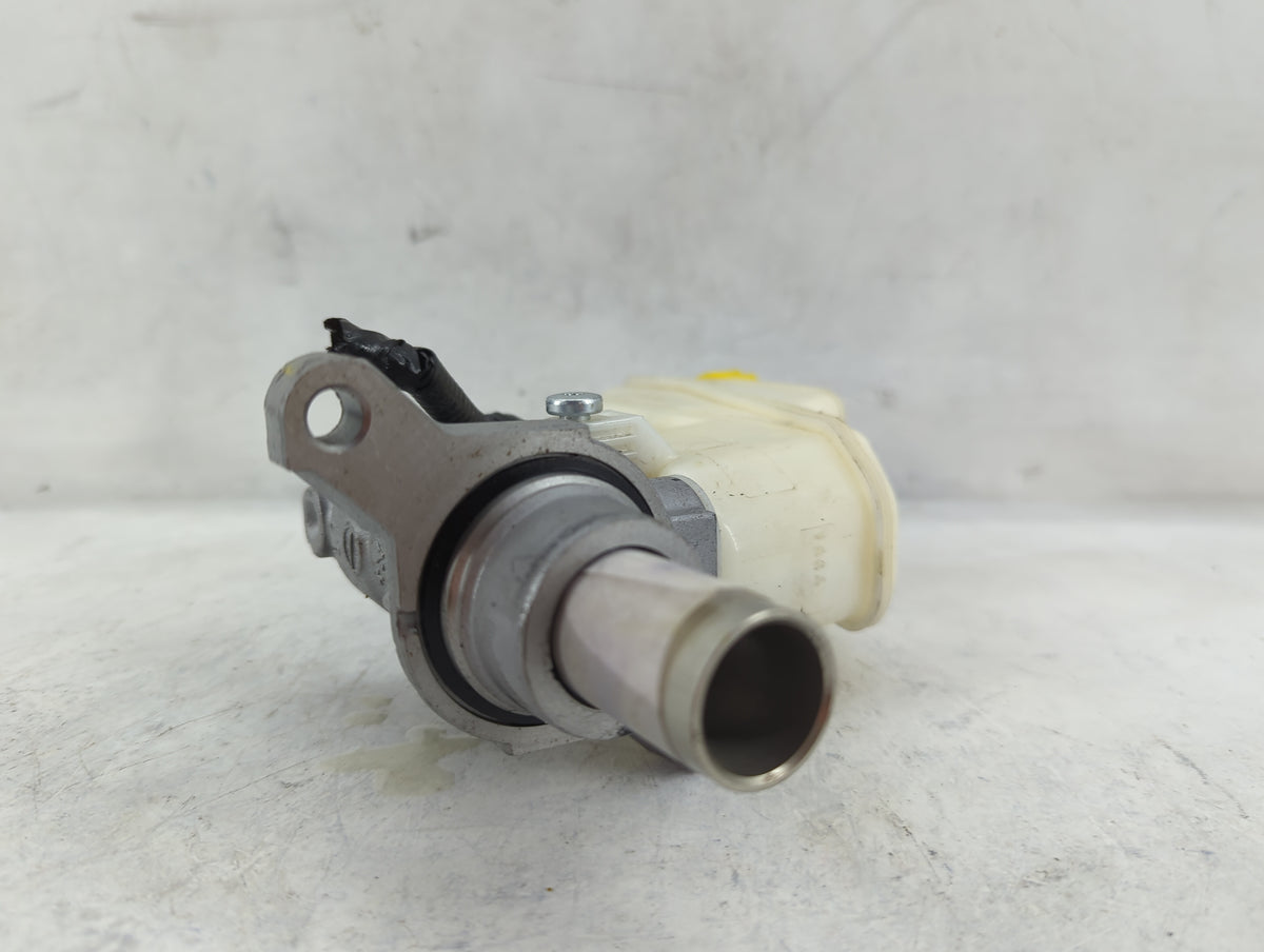2022-2022 Nissan Sentra Brake Master Cylinder 1498763 - Oemusedautoparts1.com