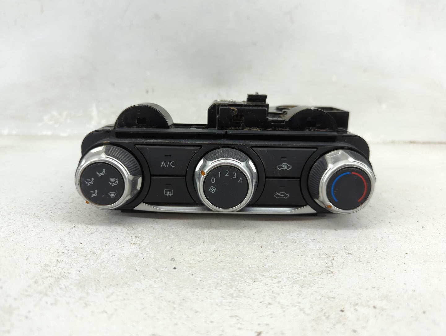 2025 Nissan Versa Climate Control Module Temperature AC/Heater Replacement P/N:T669216 A Fits OEM Used Auto Parts - Oemuseda