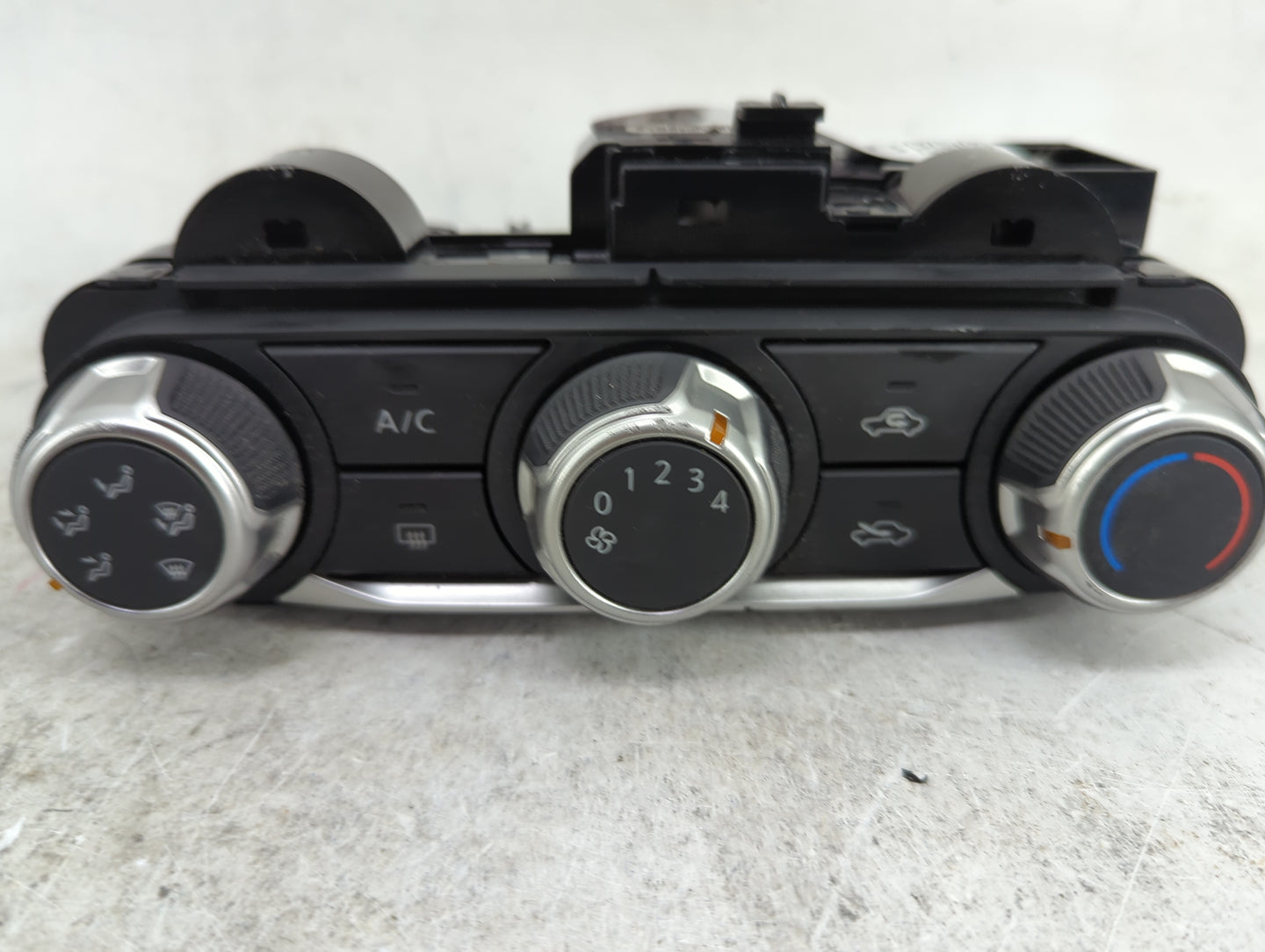 2025 Nissan Versa Climate Control Module Temperature AC/Heater Replacement P/N:T669213A Fits OEM Used Auto Parts - Oemusedau