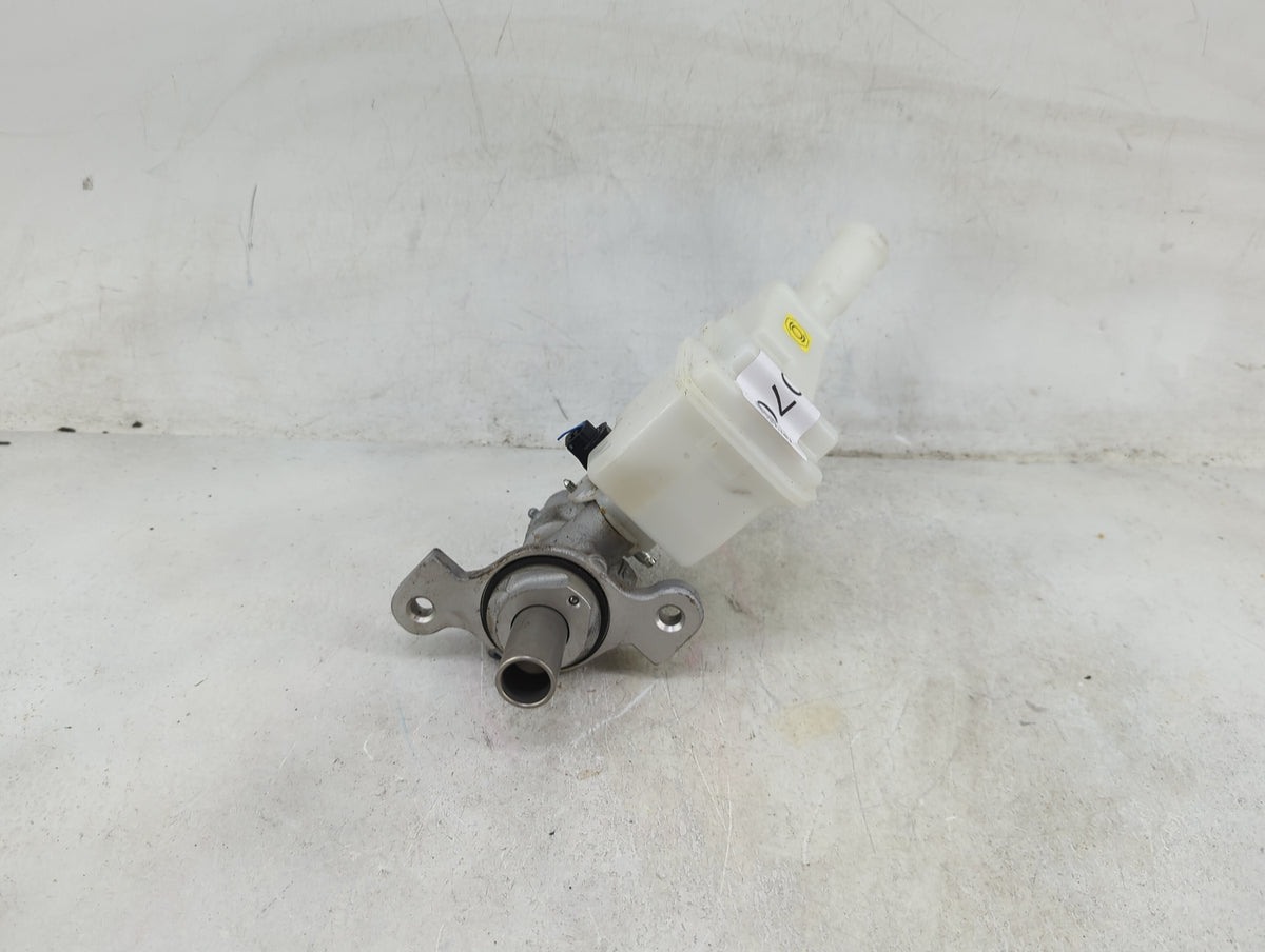 2020-2022 Nissan Versa Brake Master Cylinder 1489070 - Oemusedautoparts1.com