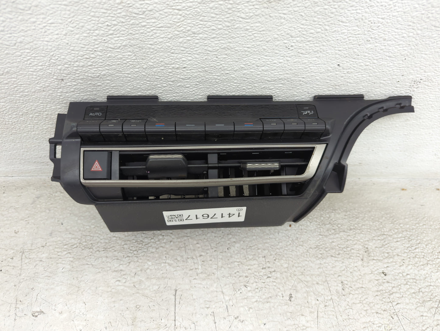 2025 Toyota Camry Climate Control Module Temperature AC/Heater Replacement P/N:55900-AQ020 Fits OEM Used Auto Parts - Oemuse