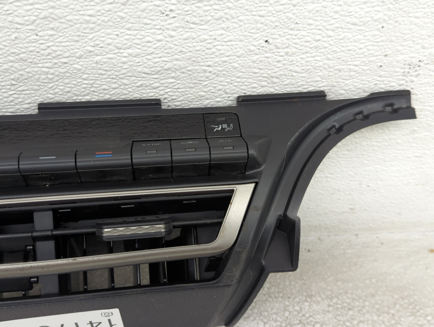 2025 Toyota Camry Climate Control Module Temperature AC/Heater Replacement P/N:55900-AQ020 Fits OEM Used Auto Parts - Oemuse