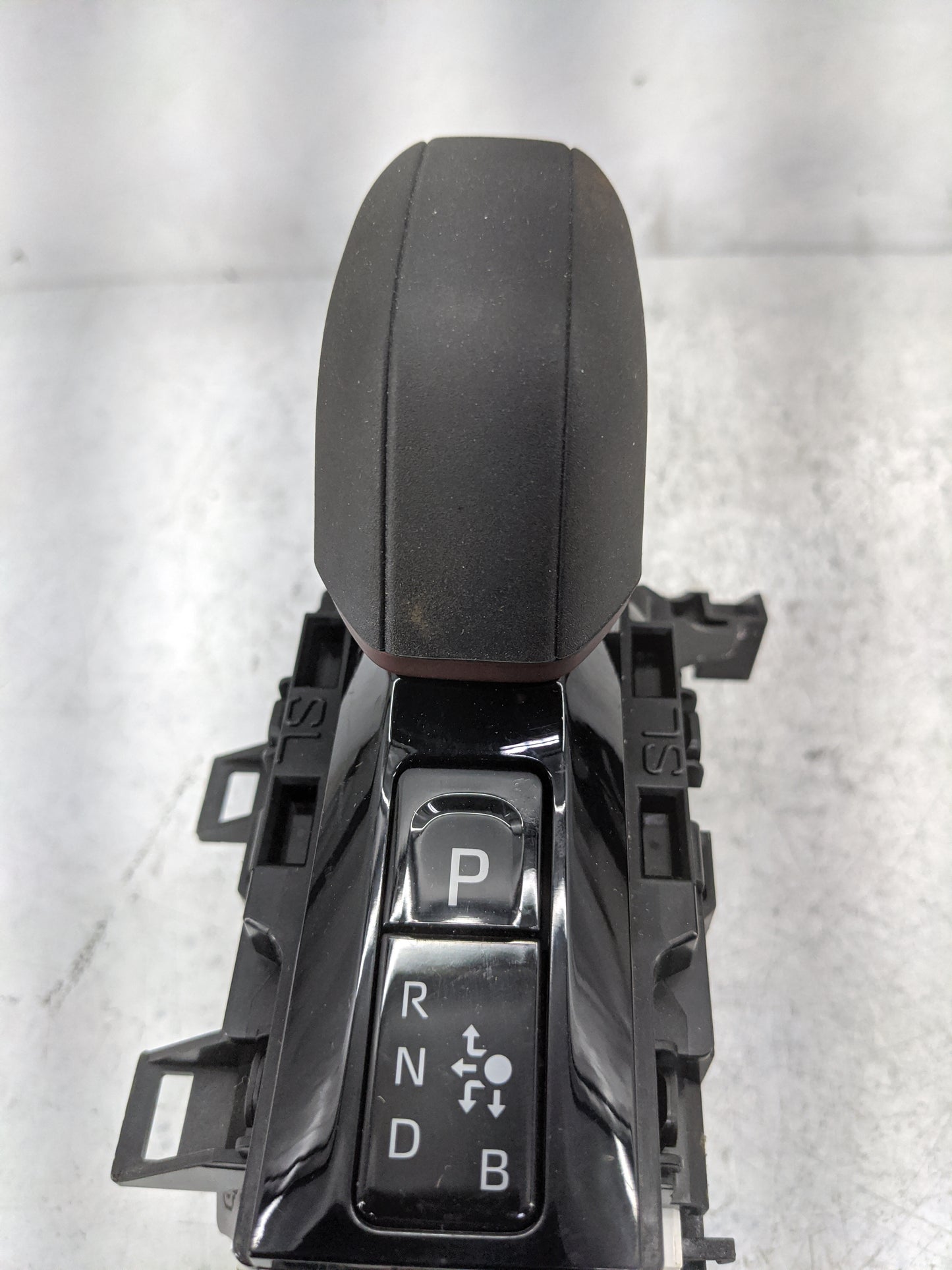 2025 Toyota Prius Floor Console Assembly Shifter - Oemusedautoparts1.com