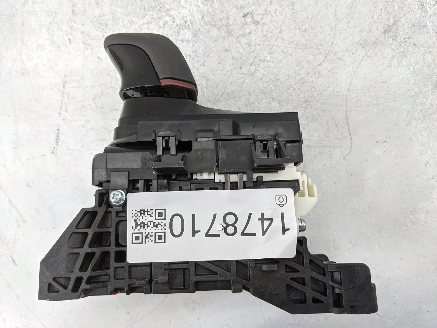 2025 Toyota Prius Floor Console Assembly Shifter - Oemusedautoparts1.com
