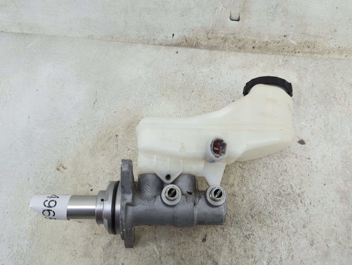 2019-2022 Toyota Rav4 Brake Master Cylinder 1496578 - Oemusedautoparts1.com