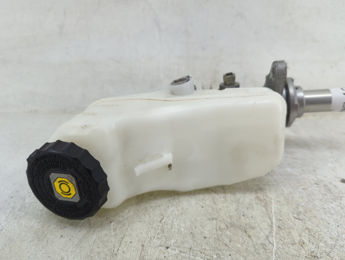 2019-2022 Toyota Rav4 Brake Master Cylinder 1496578 - Oemusedautoparts1.com