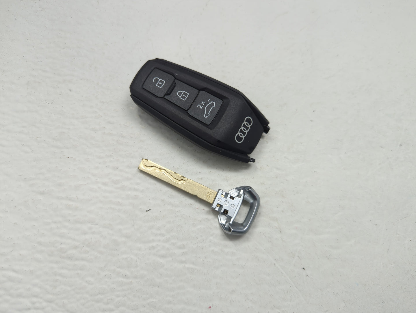 Audi Q5 Keyless Entry Remote Fob KR5 I22U | KR5I22U 85H.959.754.G 4 buttons - Oemusedautoparts1.com