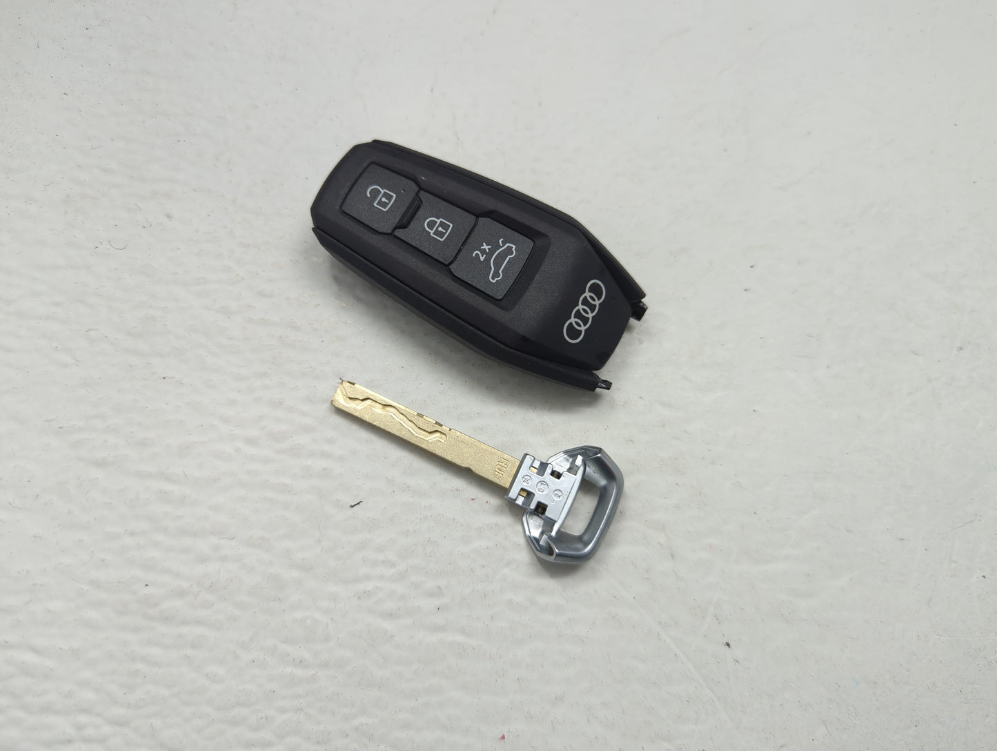 Audi Q5 Keyless Entry Remote Fob KR5 I22U | KR5I22U 85H.959.754.G 4 buttons - Oemusedautoparts1.com