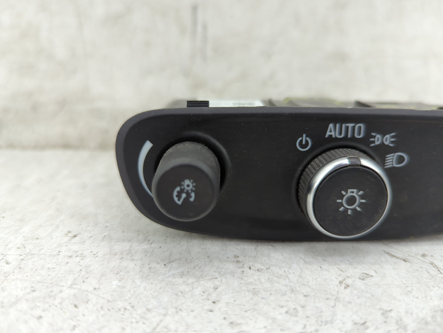 2026 Chevrolet Trailblazer Hazard Switch 84192541 - Oemusedautoparts1.com