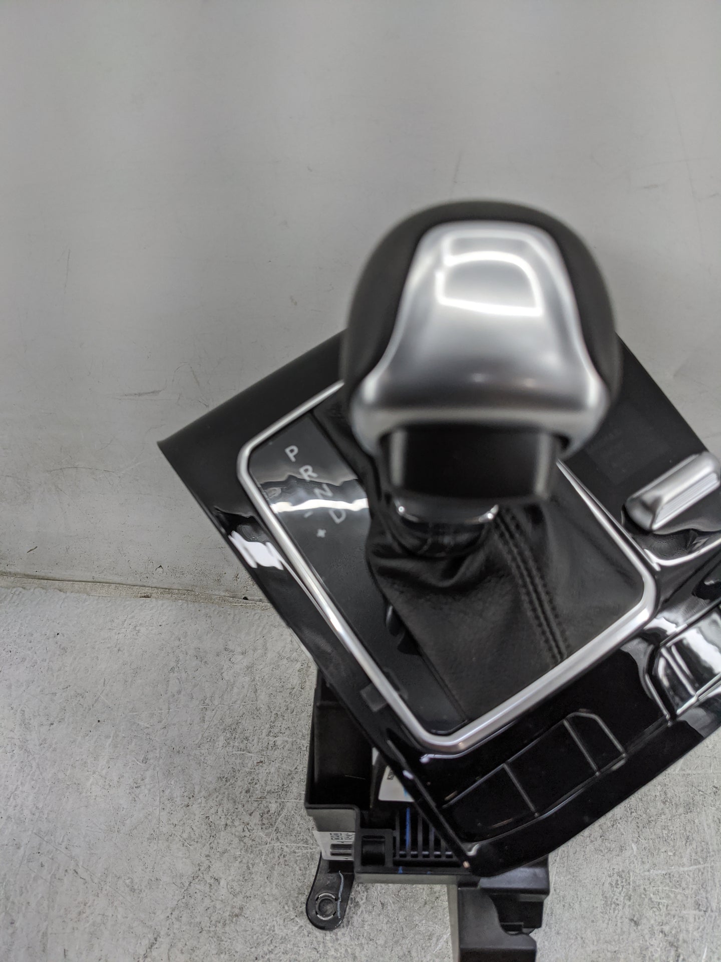 2026 Jeep Compass Floor Console Assembly Shifter - Oemusedautoparts1.com