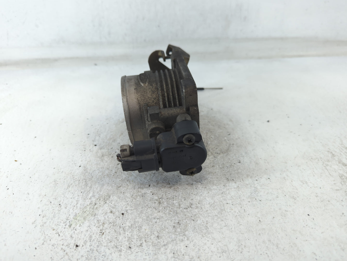 1998-2004 Mercury Grand Marquis Throttle Body Fits Fits 1998 1999 2000 2001 2002 2003 2004 OEM Used Auto Parts - Oemusedauto