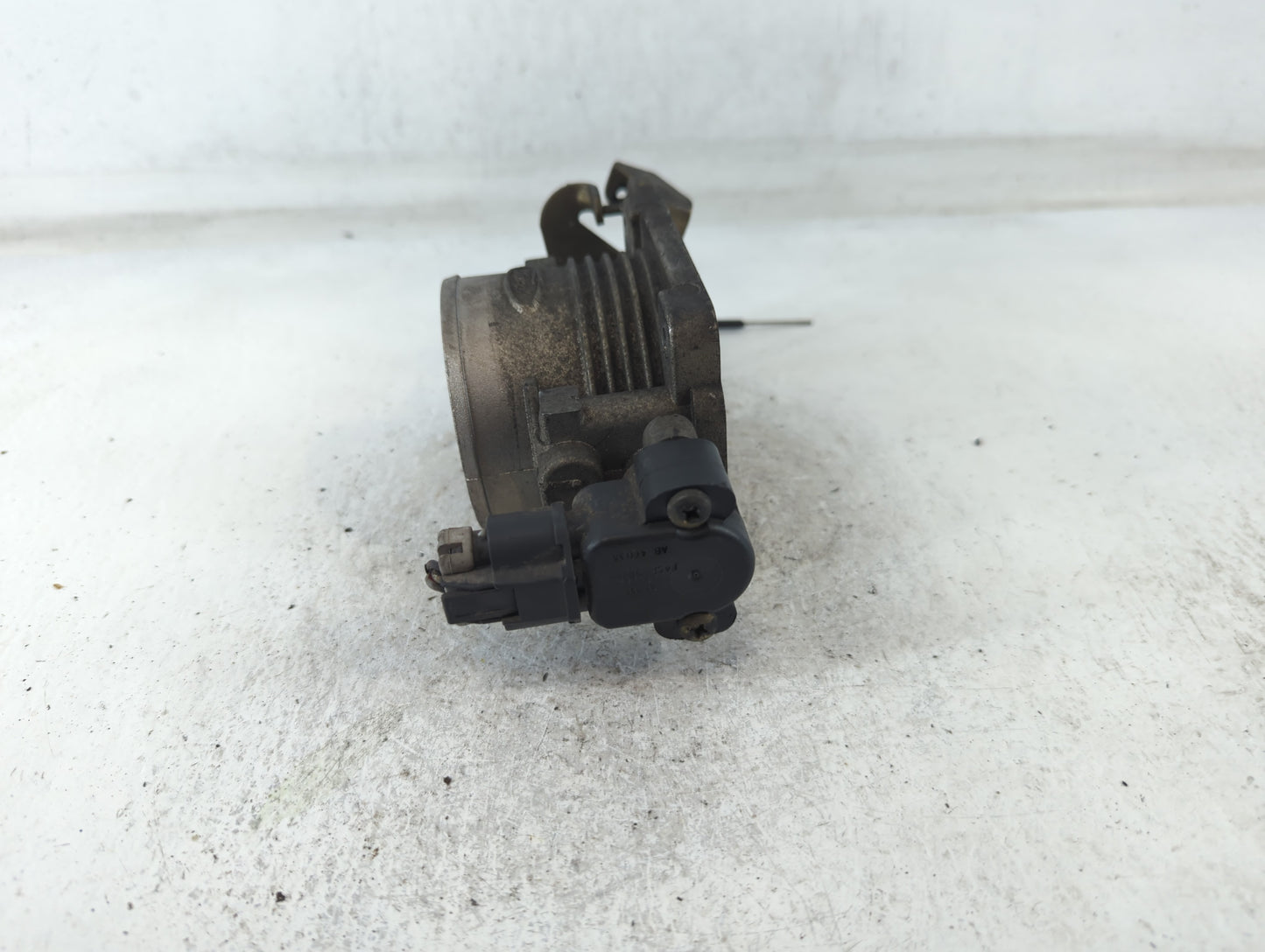 1998-2004 Mercury Grand Marquis Throttle Body Fits Fits 1998 1999 2000 2001 2002 2003 2004 OEM Used Auto Parts - Oemusedauto