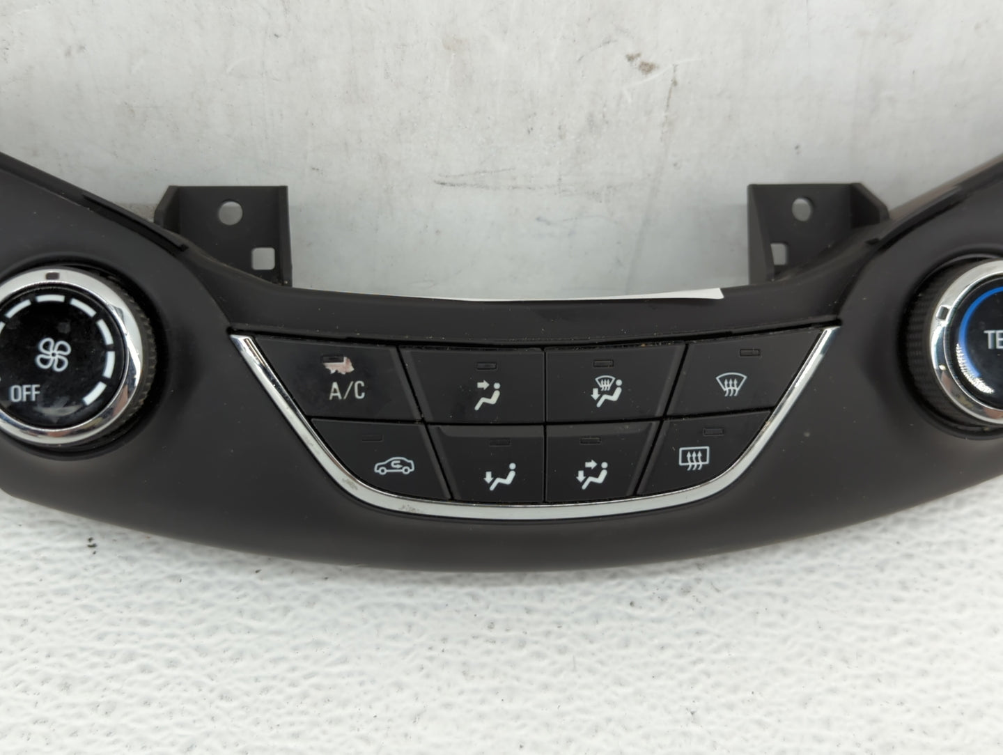 2016-2018 Chevrolet Cruze Climate Control Module Temperature AC/Heater Replacement P/N:39028880 39028879 Fits Fits 2016 2017 2018 OEM Used Auto Parts - Oemusedautoparts1.com