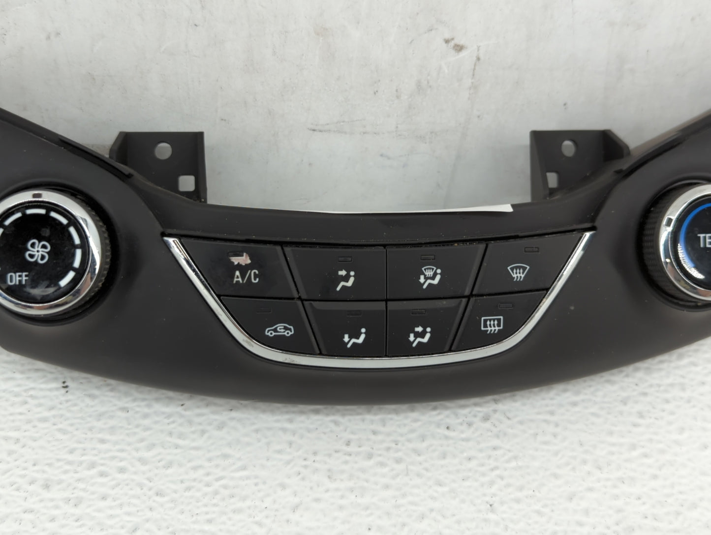 2016-2018 Chevrolet Cruze Climate Control Module Temperature AC/Heater Replacement P/N:39028880 39028879 Fits Fits 2016 2017 2018 OEM Used Auto Parts - Oemusedautoparts1.com