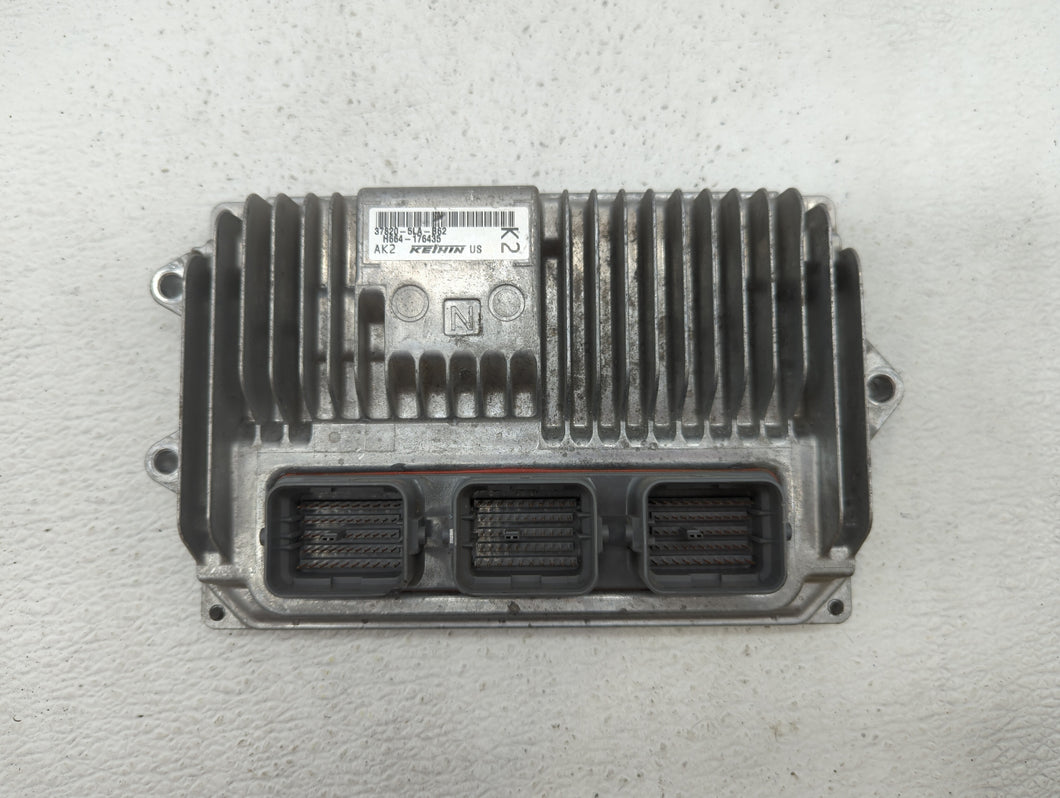 2016 Honda Cr-V PCM Engine Control Computer ECU ECM PCU OEM P/N:37820-5LA-B71 37820-5LA-B62 Fits OEM Used Auto Parts