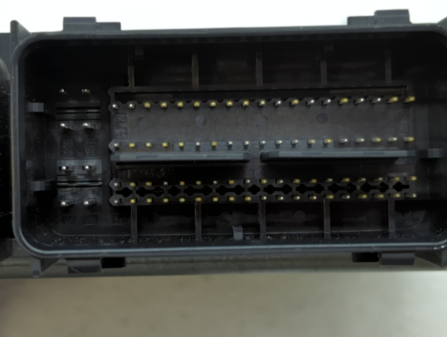 2017-2019 Ford Escape PCM Engine Control Computer ECU ECM PCU OEM P/N:HJ5A-12A650-MA FV6A-12B684-AB Fits Fits 2017 2018 2019 OEM Used Auto Parts - Oemusedautoparts1.com
