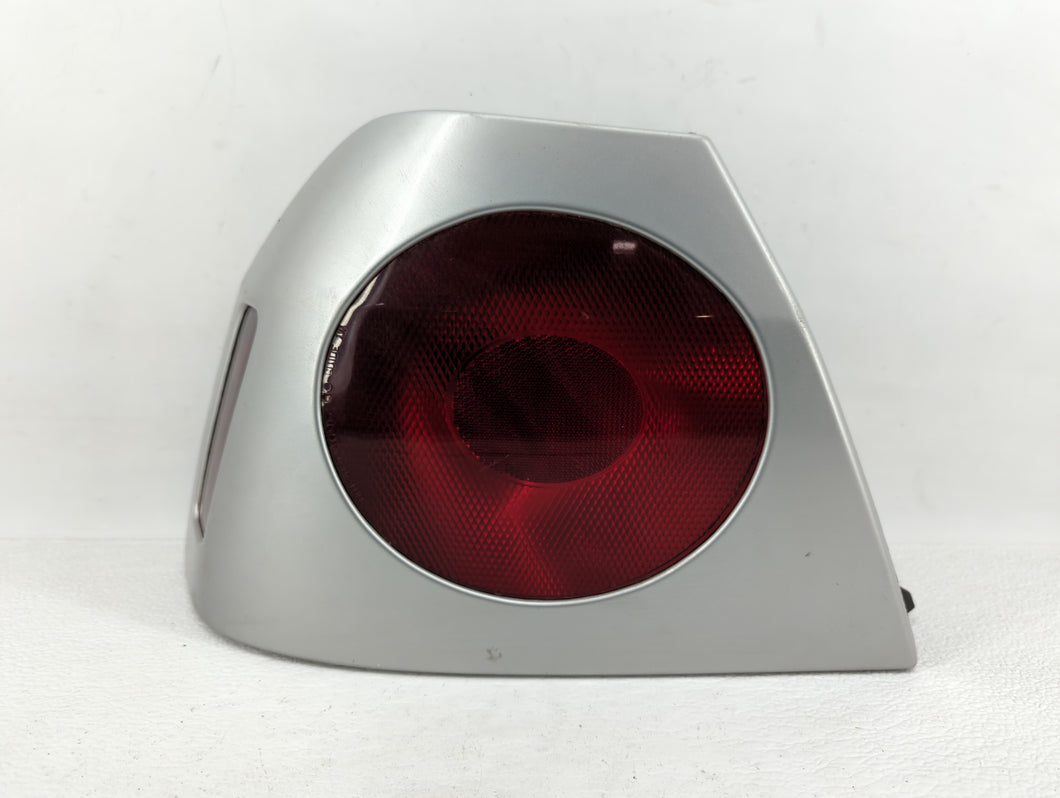 2004-2005 Chevrolet Impala Tail Light Assembly Passenger Right OEM P/N:16525261 16525262 Fits Fits 2004 2005 OEM Used Auto Parts