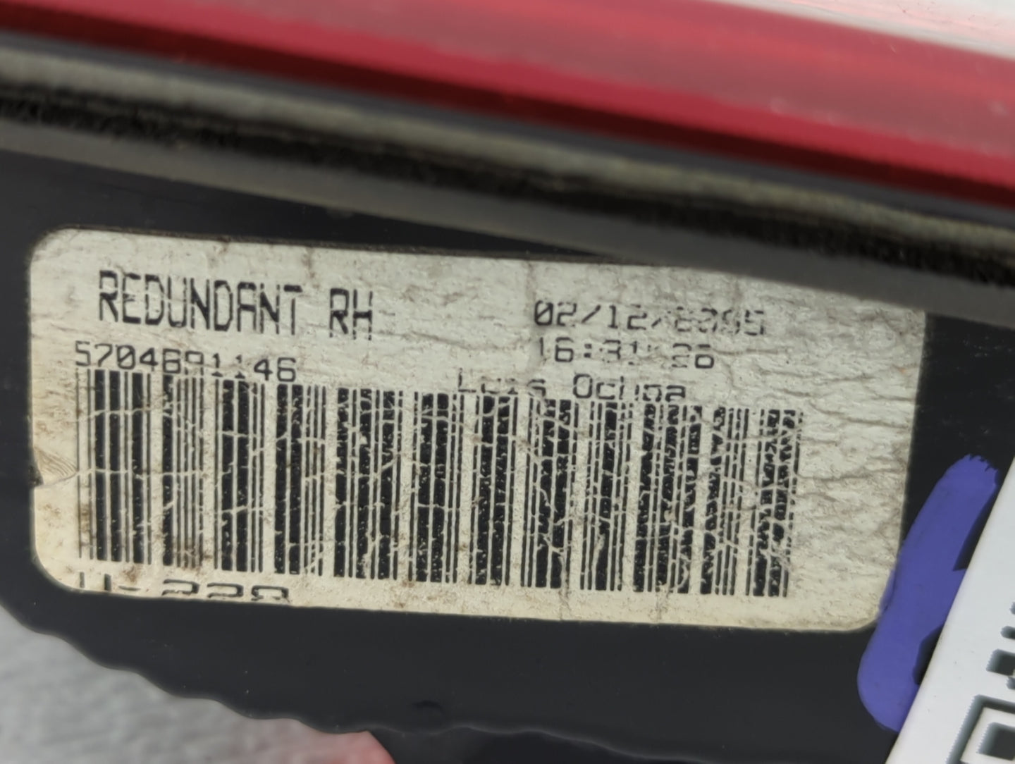 2003 Lincoln Navigator Tail Light Assembly Passenger Right OEM P/N:44ZG-11115 2L7X-13404-B, FR491-BUWE4-BH, 2L7X-13B504-A Fits OEM Used Auto Parts - Oemusedautoparts1.com