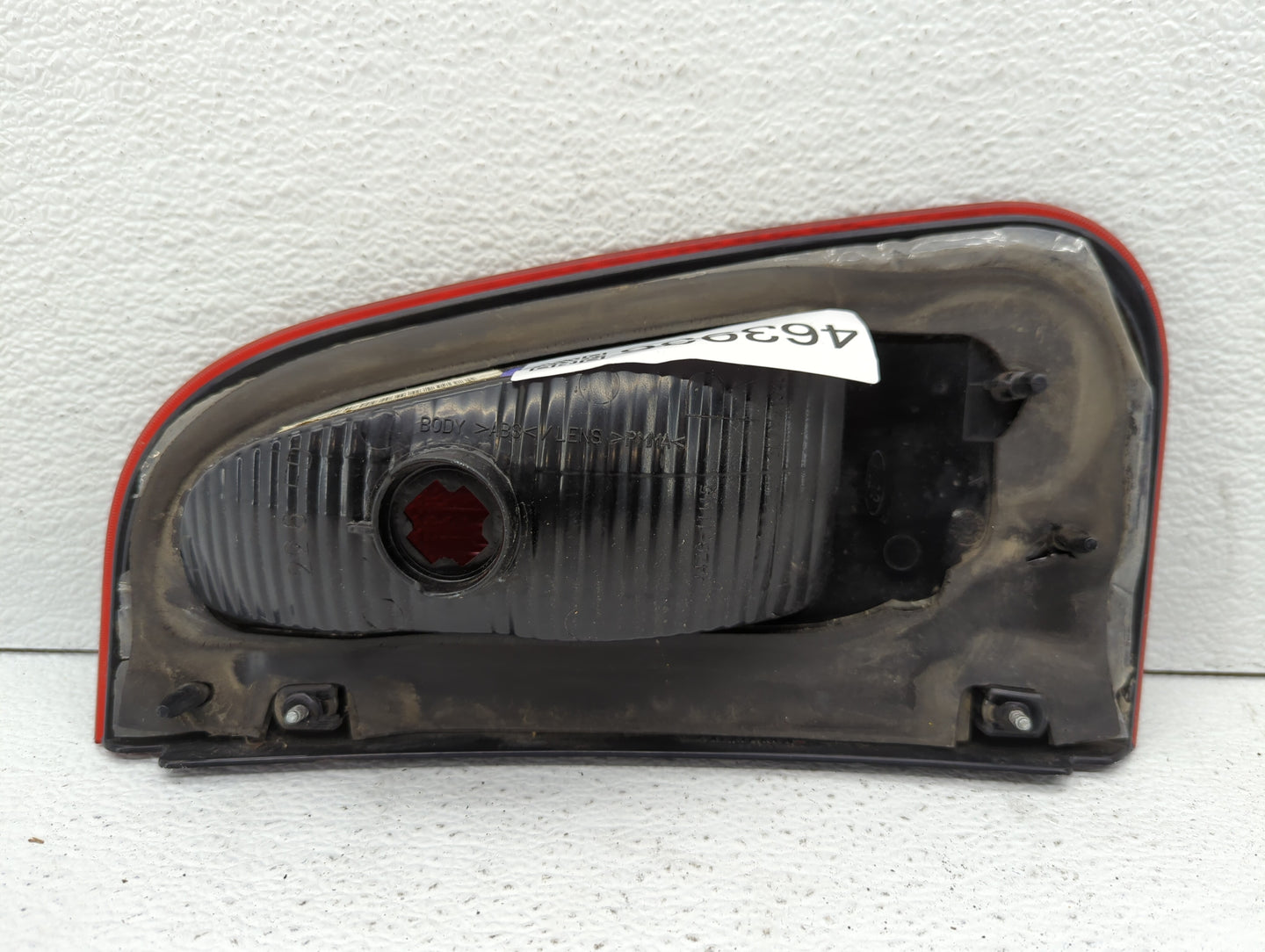 2003 Lincoln Navigator Tail Light Assembly Passenger Right OEM P/N:44ZG-11115 2L7X-13404-B, FR491-BUWE4-BH, 2L7X-13B504-A Fits OEM Used Auto Parts - Oemusedautoparts1.com