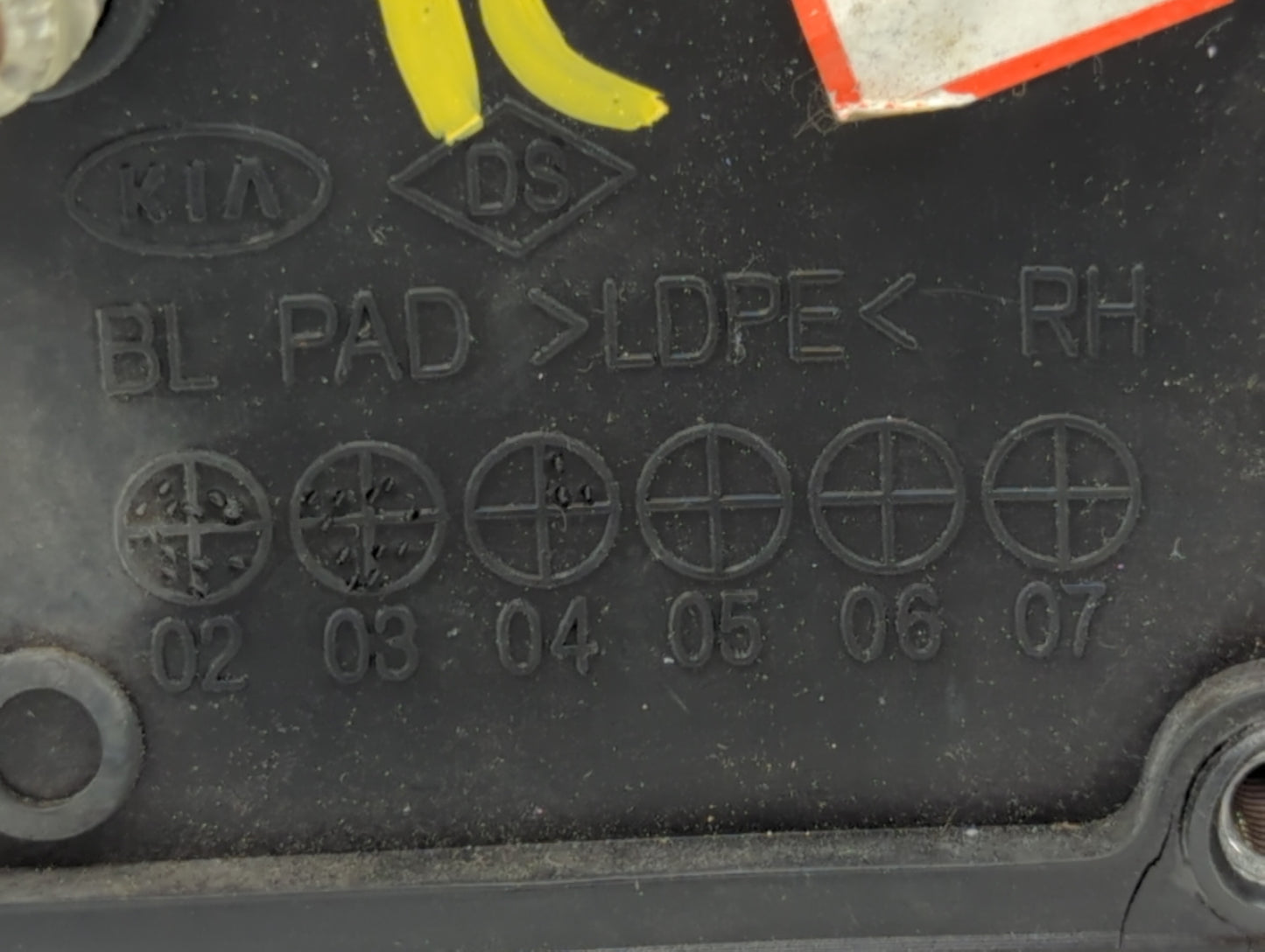 2003-2009 Kia Sorento Side Mirror Replacement Passenger Right View Door Mirror P/N:IIIE11015754 Fits OEM Used Auto Parts