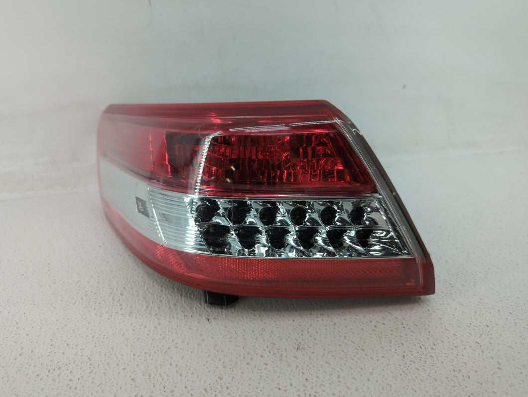 2010-2011 Toyota Camry Tail Light Assembly Passenger Right OEM P/N:11-6330-00-1N Fits Fits 2010 2011 OEM Used Auto Parts