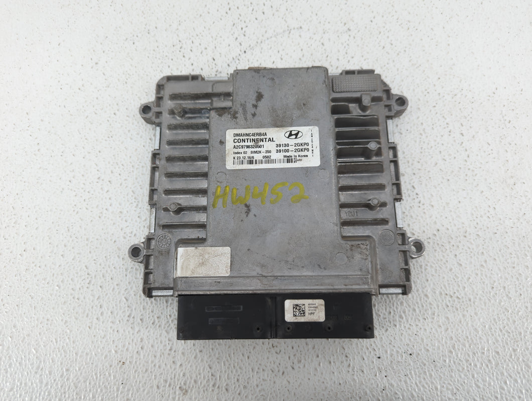 2017 Hyundai Santa Fe PCM Engine Control Computer ECU ECM PCU OEM P/N:39100-2GKP0 39130-2GKP0, 39130-2GKR0, 39100-2GKR0 Fits OEM Used Auto Parts