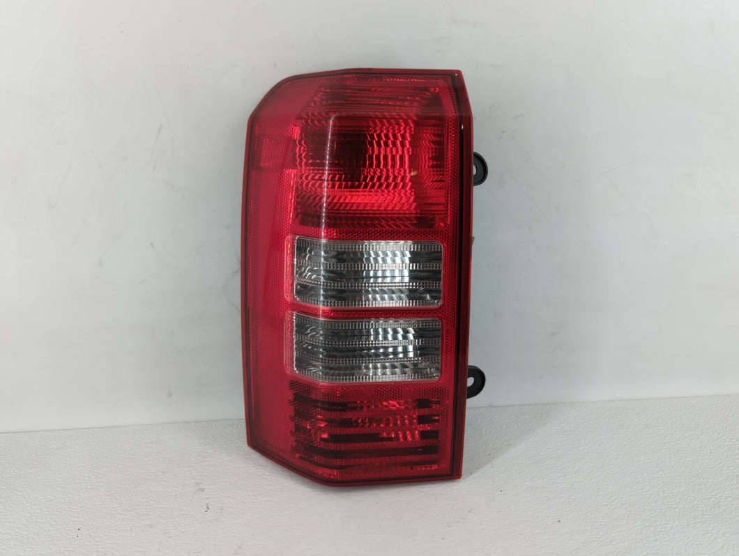 2004-2005 Chevrolet Impala Tail Light Assembly Passenger Right OEM P/N:05160365AE 16525253 A Fits Fits 2004 2005 OEM Used Auto Parts