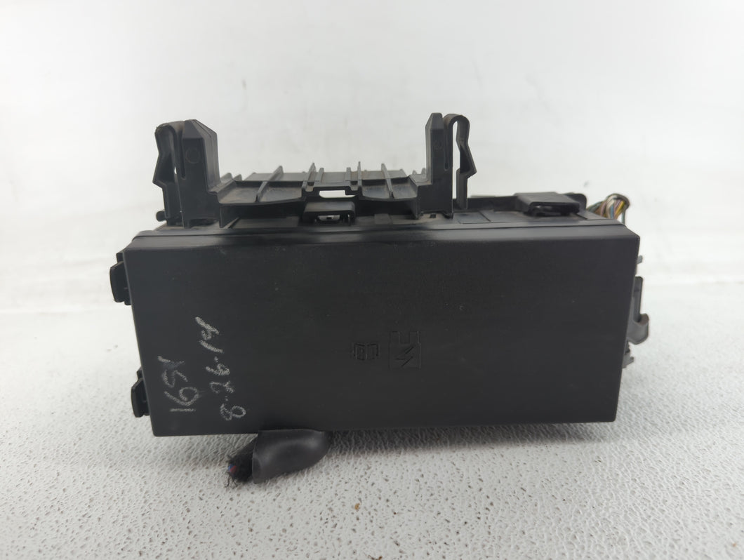 2013-2016 Lincoln Mks Fusebox Fuse Box Panel Relay Module P/N:DG1T-14A003-BA Fits Fits 2013 2014 2015 2016 OEM Used Auto Parts