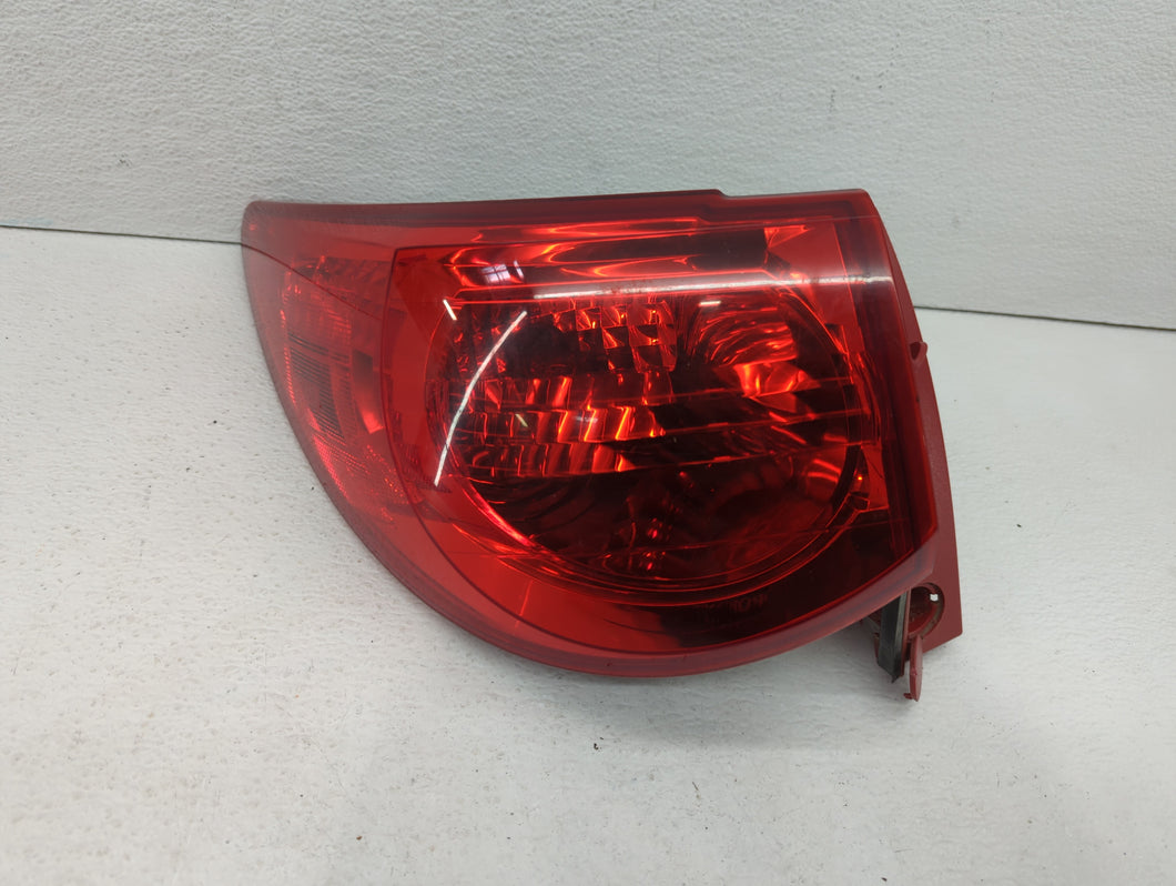 2011 Chevrolet Traverse Tail Light Assembly Driver Left OEM P/N:10T31138 10T138989, 10T187061, 10T172155 Fits OEM Used Auto Parts