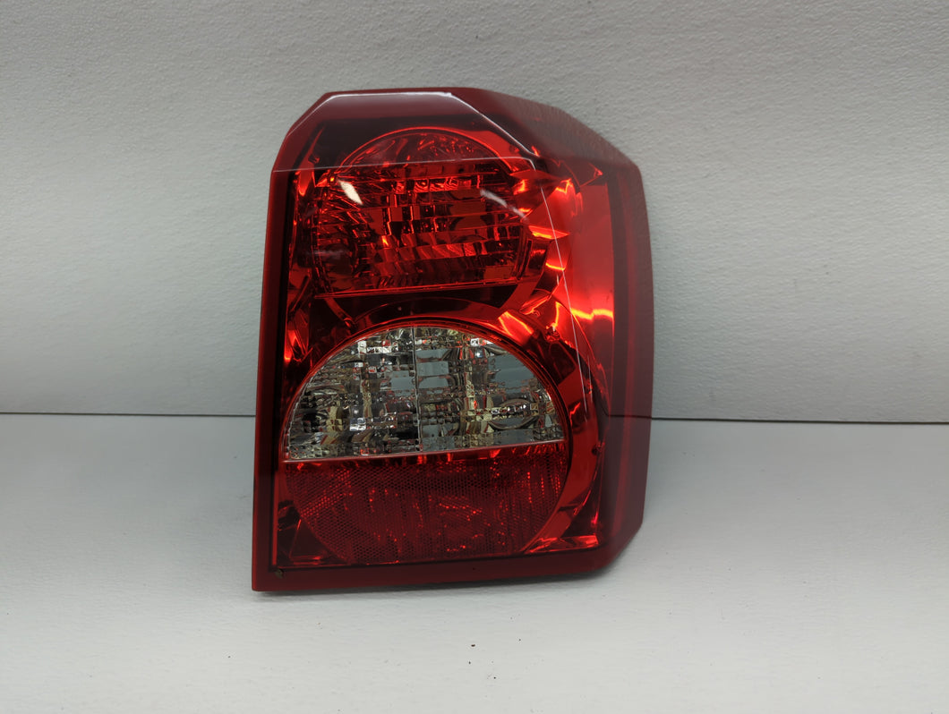 2007 Dodge Caliber Tail Light Assembly Passenger Right OEM P/N:05303880AF 05303752AF, 05303752AE Fits OEM Used Auto Parts