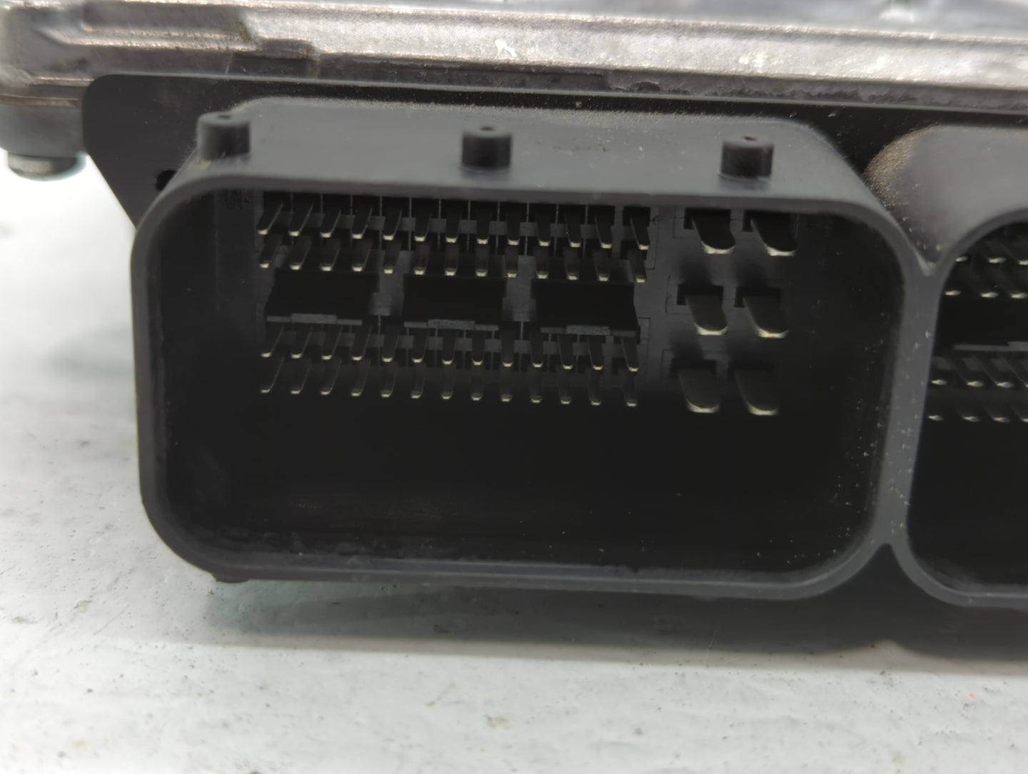 2010 Volvo V40 PCM Engine Control Computer ECU ECM PCU OEM P/N:0 261 209 038 Fits Fits 2006 2007 2008 2009 2011 2012 2013 OEM Used Auto Parts - Oemusedautoparts1.com