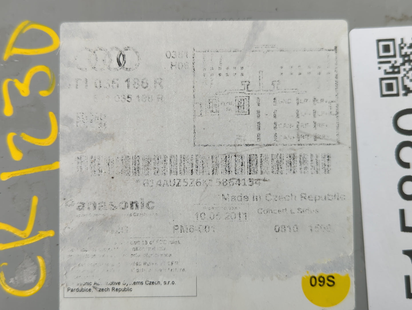 2010-2012 Audi A4 Radio AM FM Cd Player Receiver Replacement P/N:8T1 035 186 R Fits Fits 2010 2011 2012 2013 2014 2015 2016 2017 OEM Used Auto Parts - Oemusedautoparts1.com