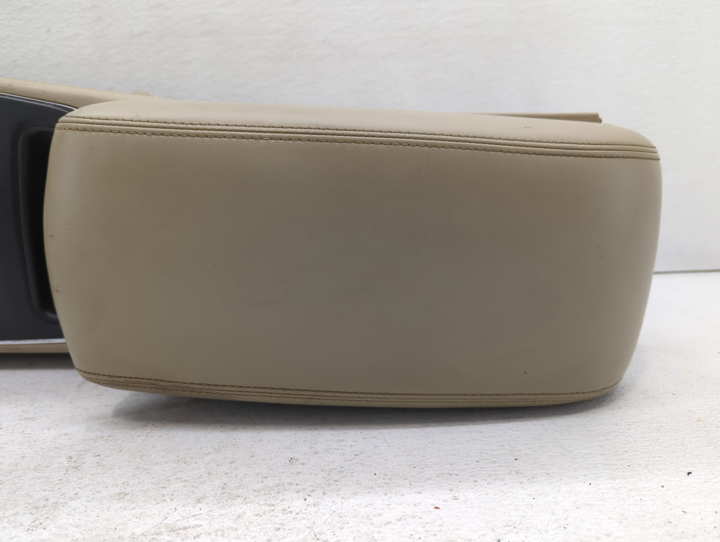 2011-2020 Dodge Durango Center Floor Console P/N:C01751070B Fits Fits 2011 2012 2013 2014 2015 2016 2017 2018 2019 2020 OEM Used Auto Parts - Oemusedautoparts1.com