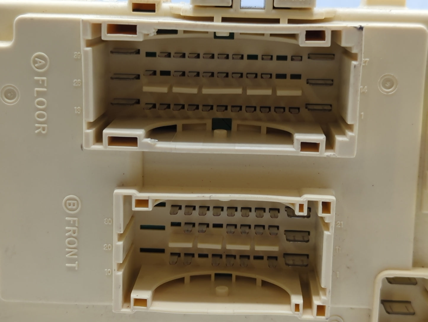 2013-2015 Hyundai Sonata Chassis Control Module Ccm Bcm Body Control - Oemusedautoparts1.com