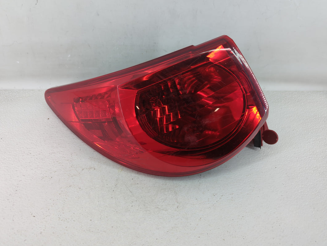 2010 Chevrolet Traverse Tail Light Assembly Driver Left OEM P/N:ZFY-00928-GM Fits OEM Used Auto Parts