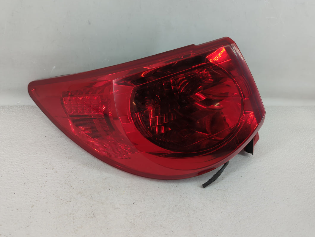 2011 Chevrolet Traverse Tail Light Assembly Driver Left OEM P/N:ZFY-00928-GM Fits OEM Used Auto Parts