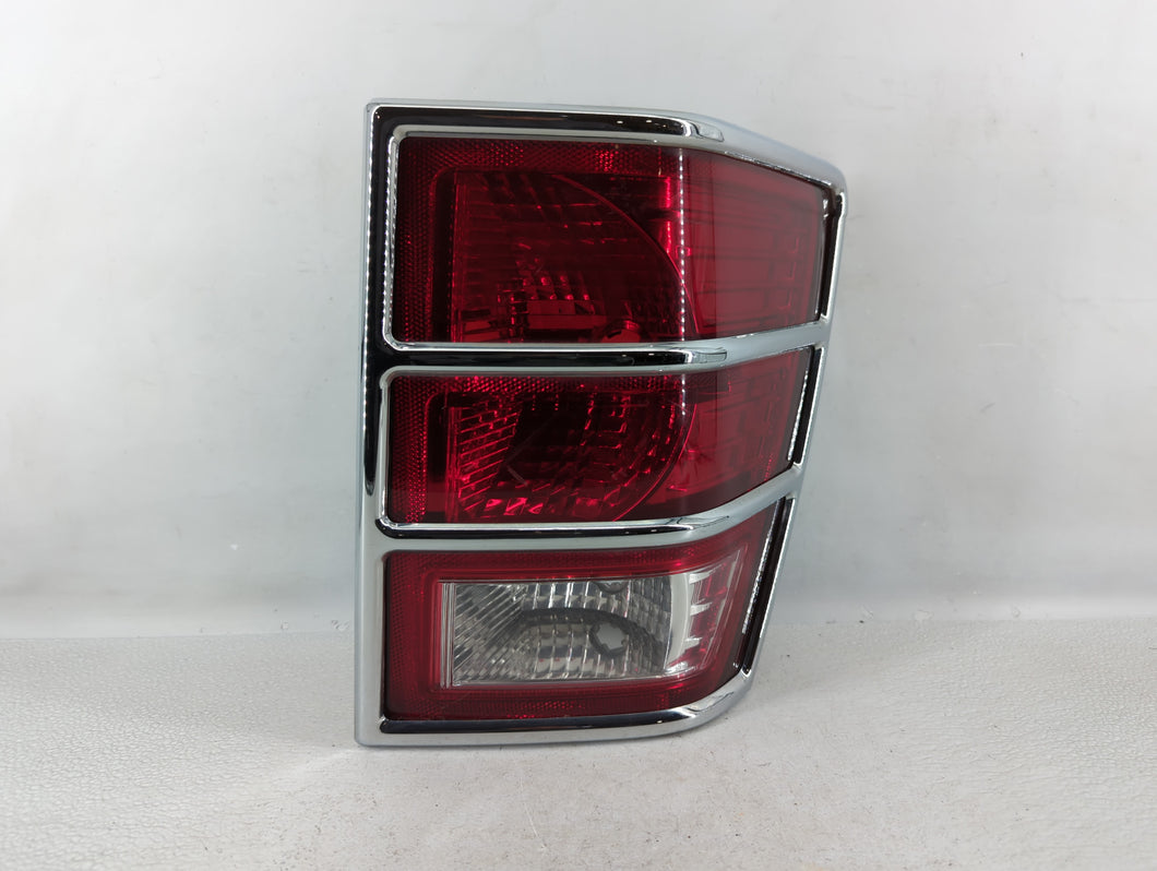 2001-2005 Ford Explorer Tail Light Assembly Passenger Right OEM P/N:400322 55079012AC Fits Fits 2001 2002 2003 2004 2005 OEM Used Auto Parts