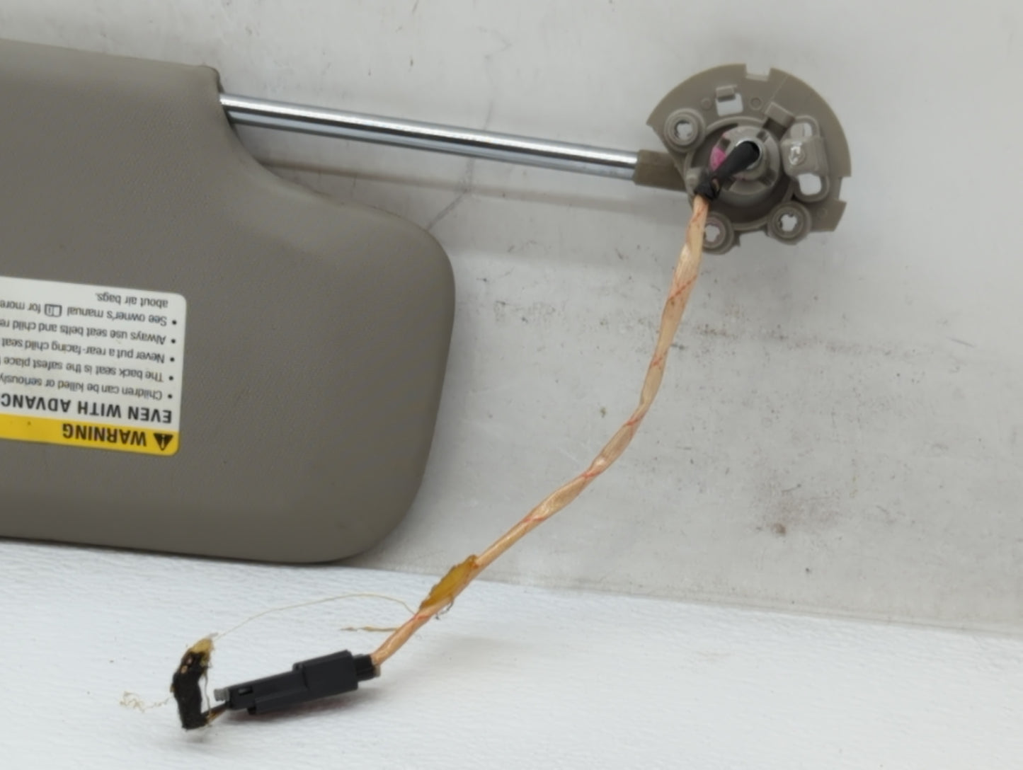 2015 Chevrolet Cruze Sun Visor Shade Replacement Driver Left Mirror Fits OEM Used Auto Parts - Oemusedautoparts1.com