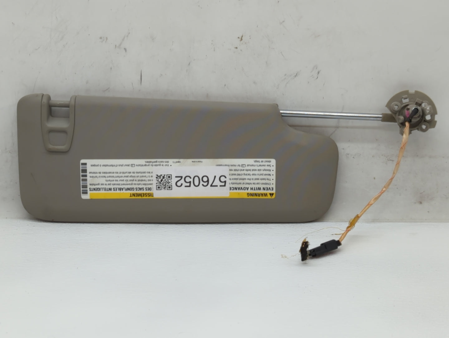 2015 Chevrolet Cruze Sun Visor Shade Replacement Driver Left Mirror Fits OEM Used Auto Parts - Oemusedautoparts1.com