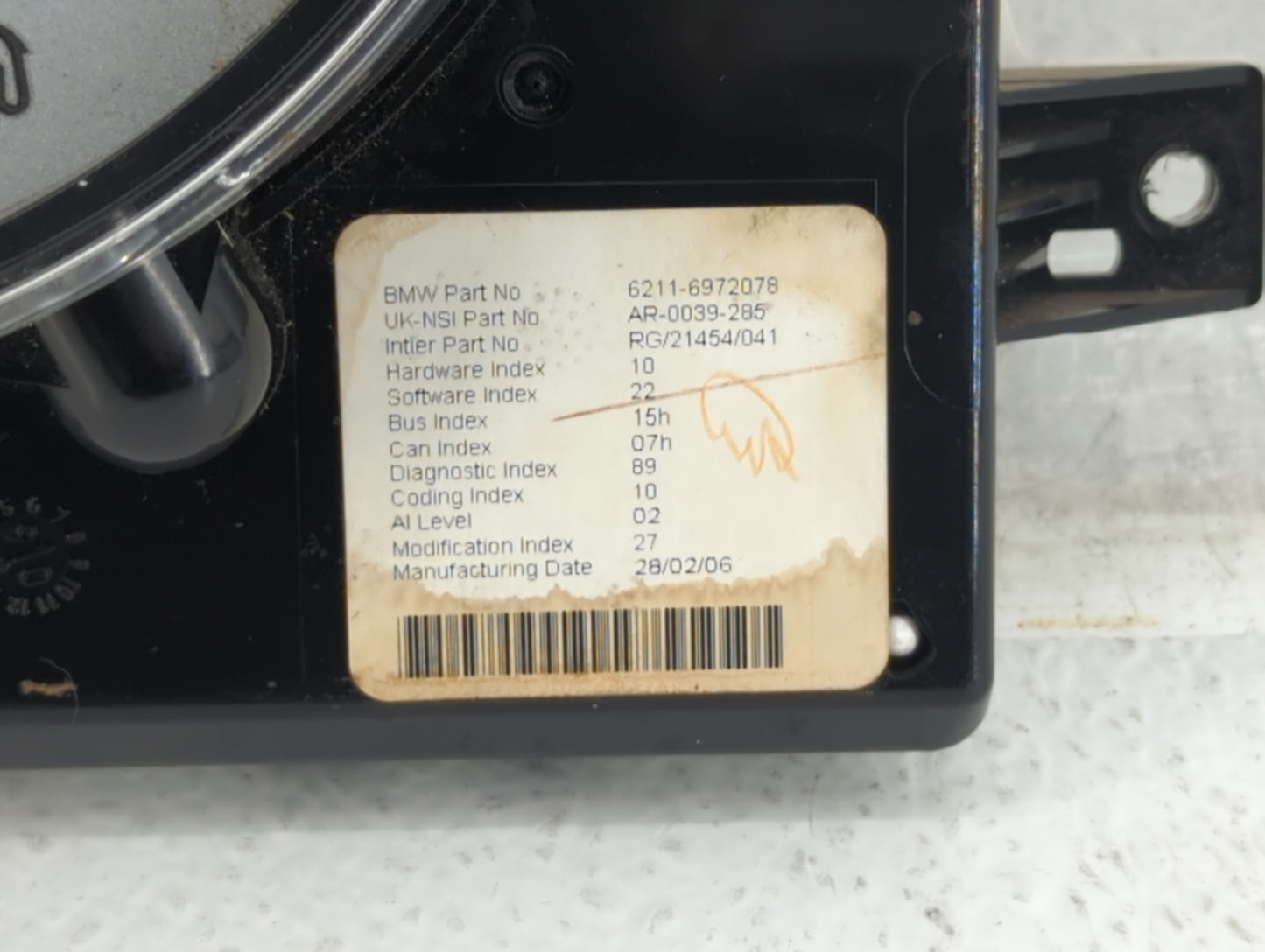 2006 Mini Cooper Instrument Cluster Speedometer Gauges P/N:AR-0039-285 6211-6972078 Fits OEM Used Auto Parts - Oemusedautoparts1.com