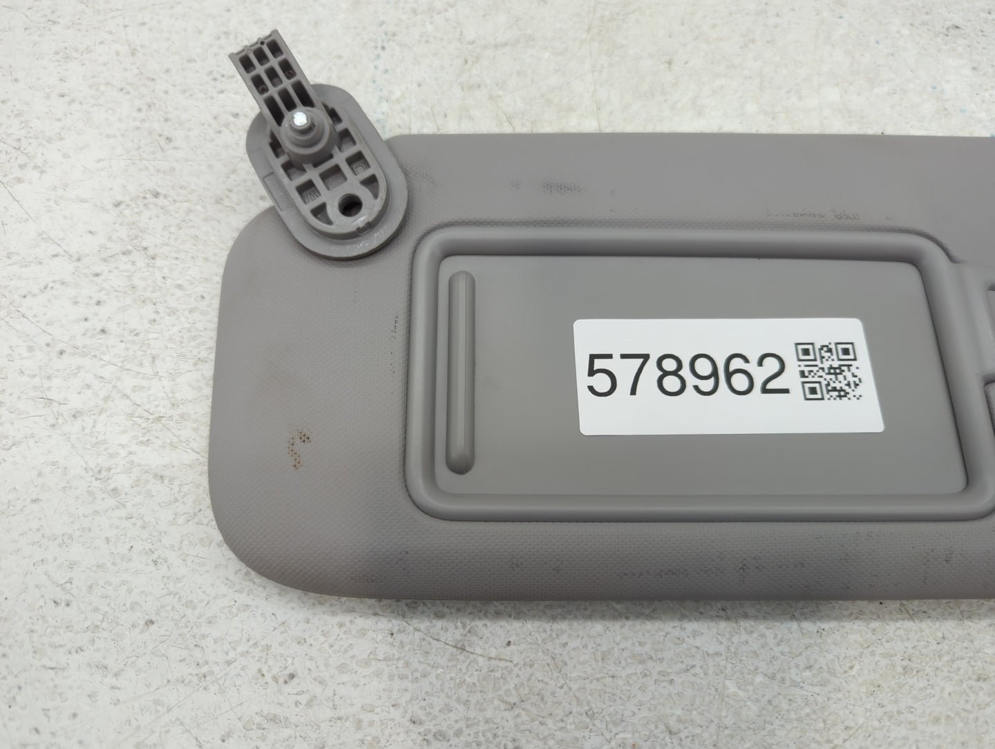 2017-2020 Hyundai Elantra Sun Visor Shade Replacement Driver Left Mirror Fits 2017 2018 2019 2020 OEM Used Auto Parts - Oemusedautoparts1.com