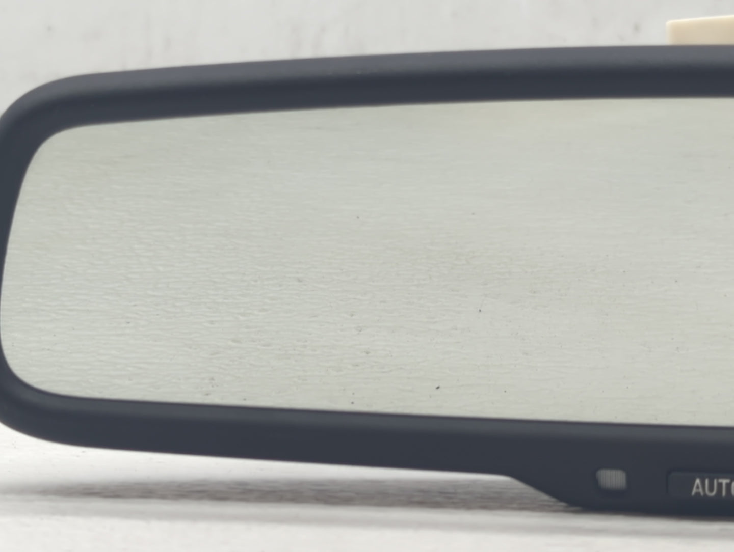 2013 Cadillac Srx Interior Rear View Mirror Replacement OEM P/N:E11 026539 E11026150, E11015322 Fits OEM Used Auto Parts - Oemusedautoparts1.com