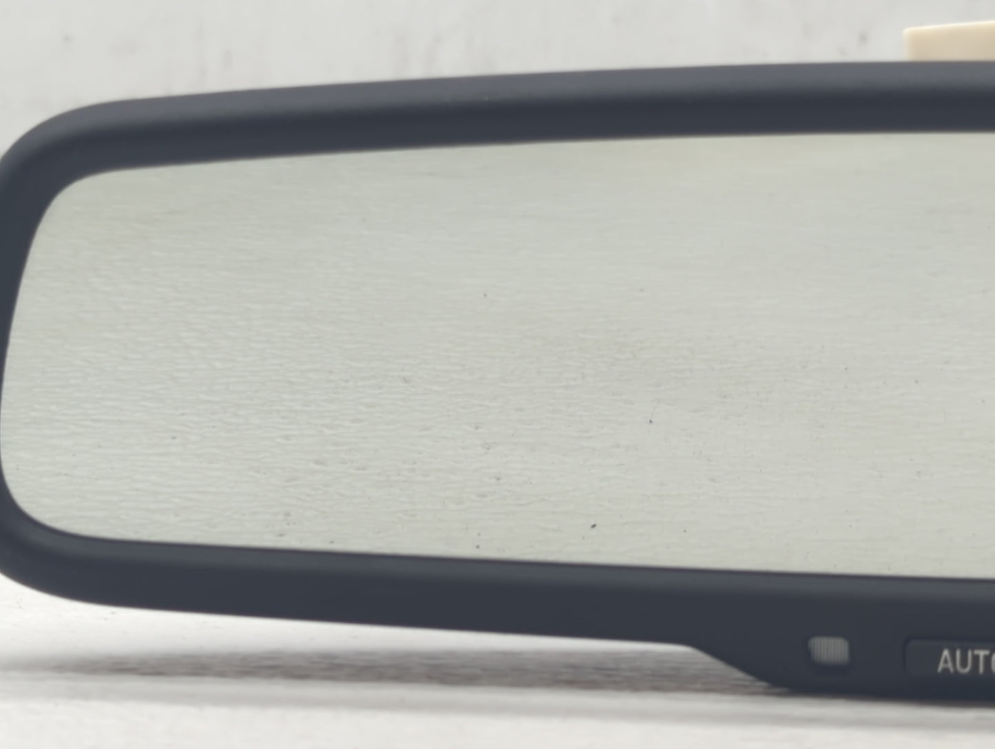 2013 Cadillac Srx Interior Rear View Mirror Replacement OEM P/N:E11 026539 E11026150, E11015322 Fits OEM Used Auto Parts - Oemusedautoparts1.com